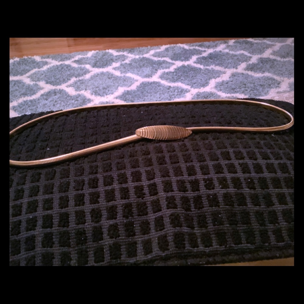 Gold tone stretch belt.